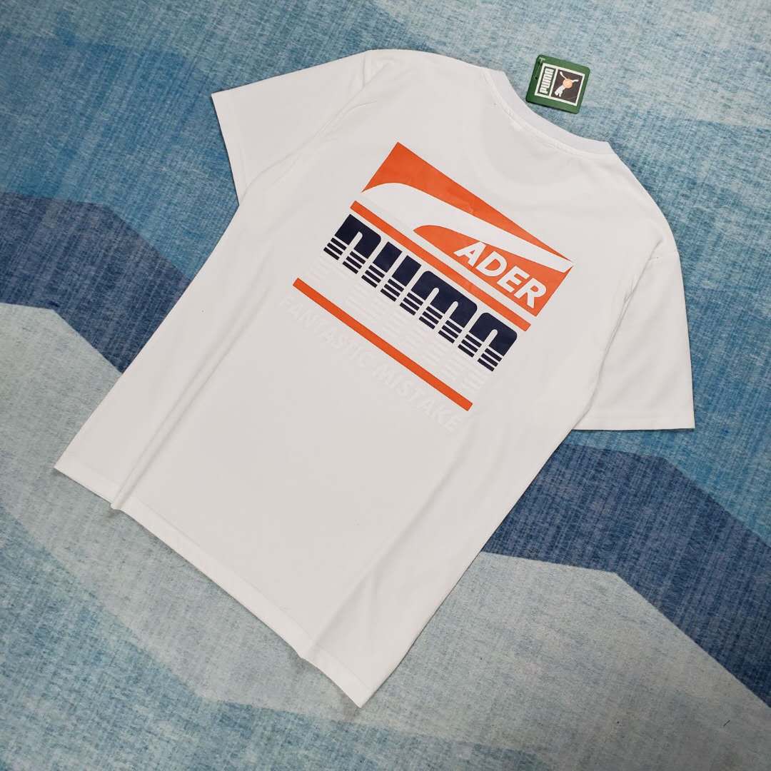 T-Shirt Puma con logo sul petto e stampa sulla schiena