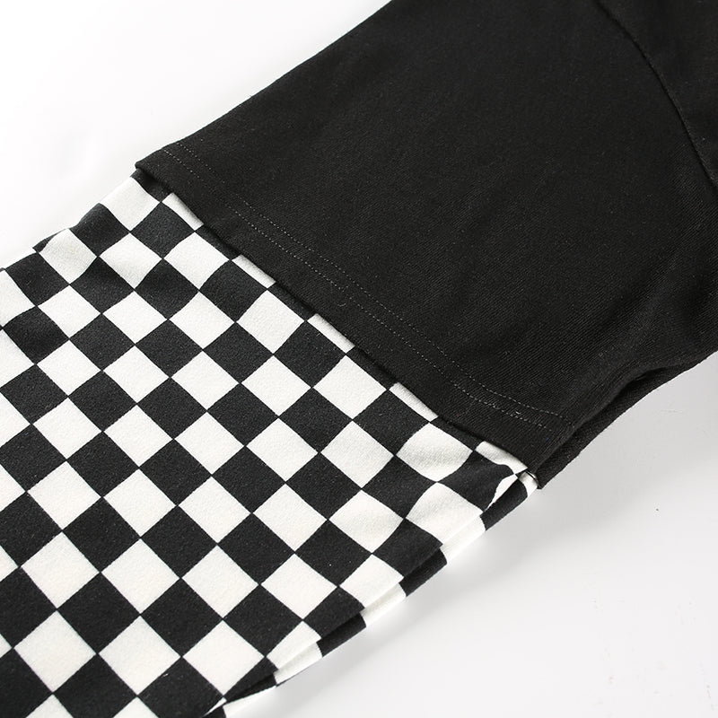 Maglia con braccia a scacchi e cuore in fiamme sul petto