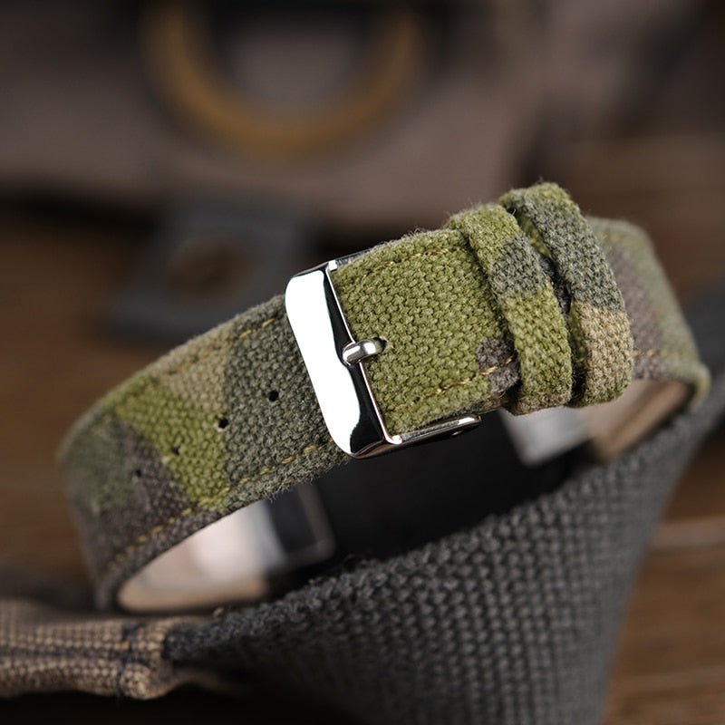 Orologio a sfondo camouflage con cinturino in stoffa