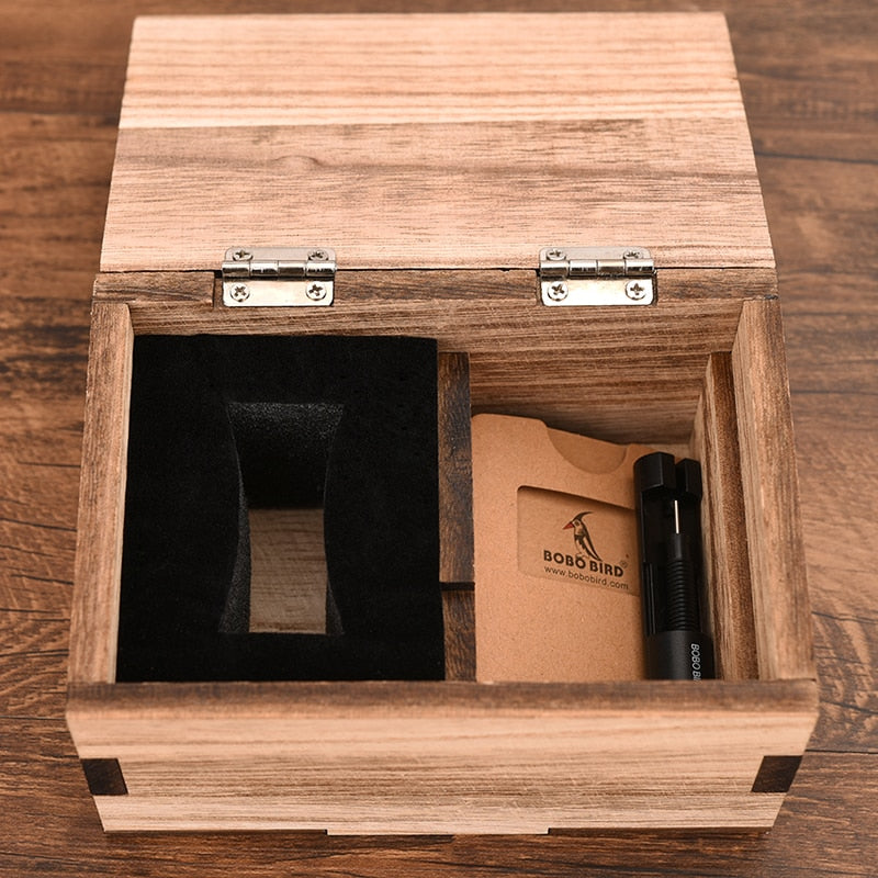 Orologio in legno e acciaio con ingranaggi a vista