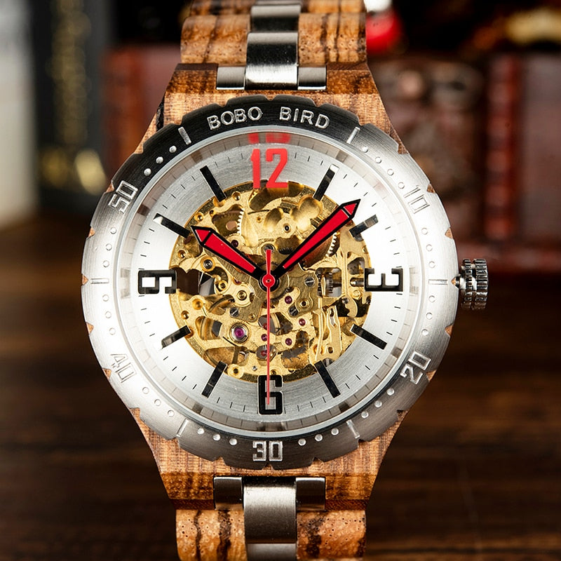 Orologio in legno e acciaio con ingranaggi a vista nel centro
