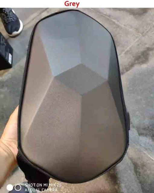 Borsa Sportiva con effetto metallico e presa usb per ricarica laterale