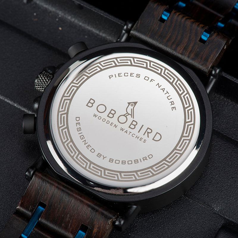 Orologio in legno con sfondo lucido