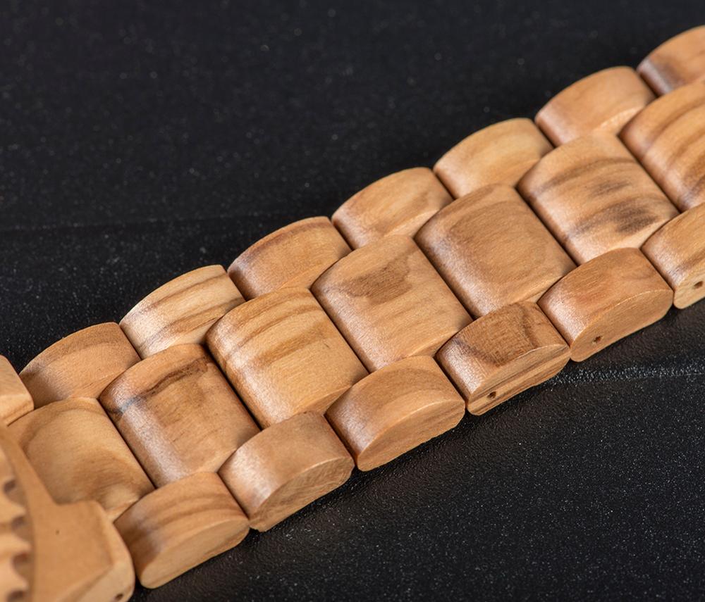 Orologio in legno con ingranaggi a vista