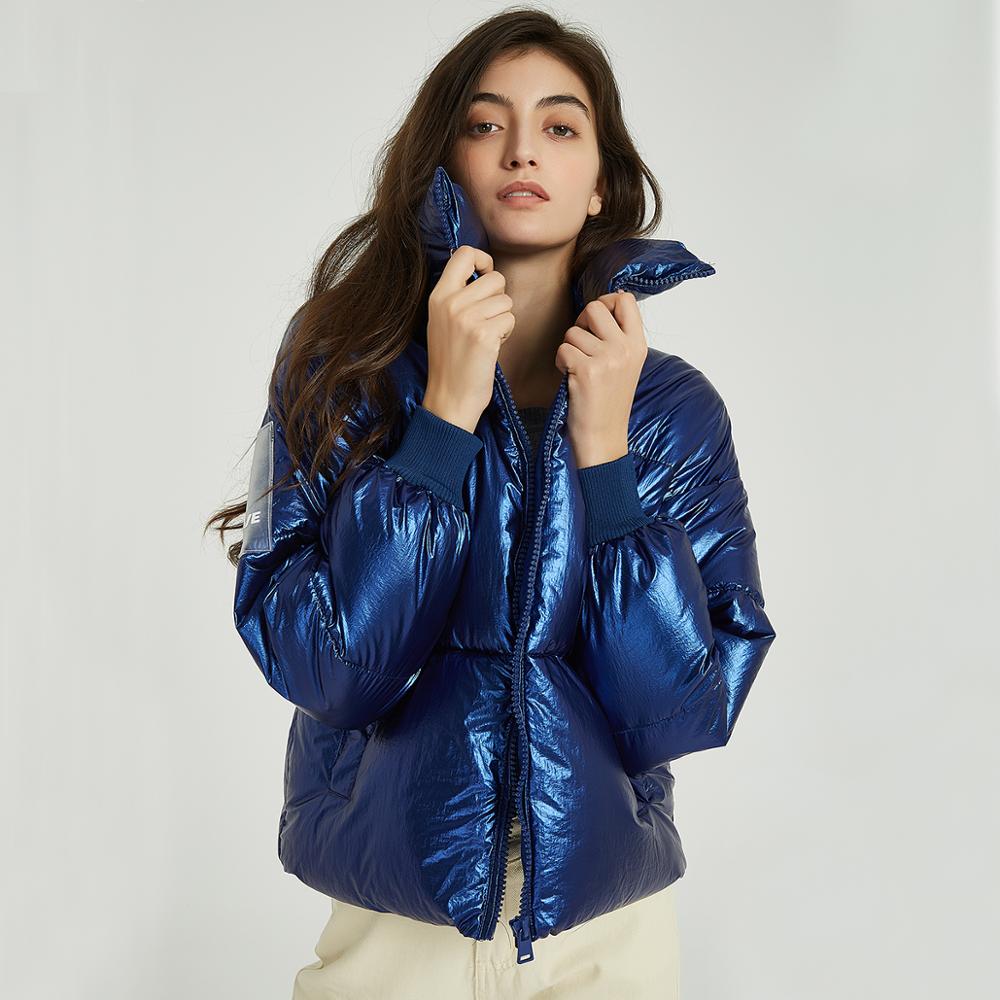 Bomber lucido con copertura al collo alta