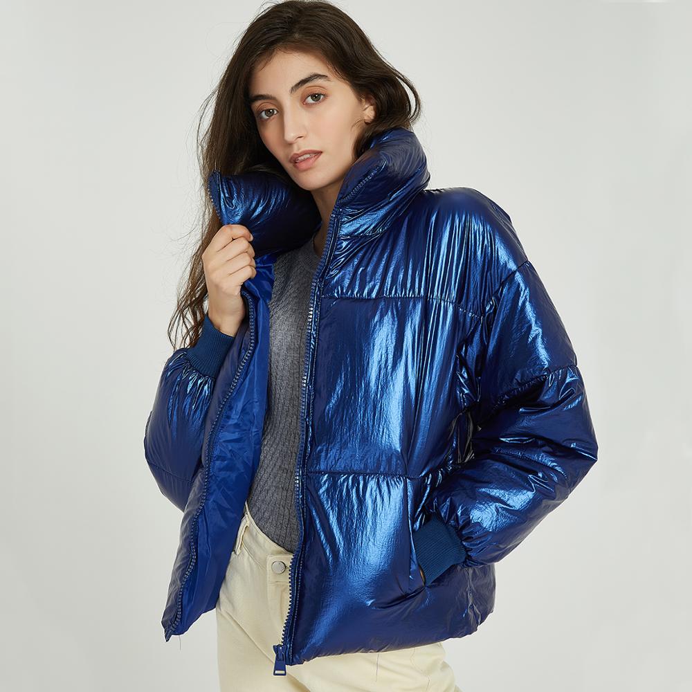 Bomber lucido con copertura al collo alta