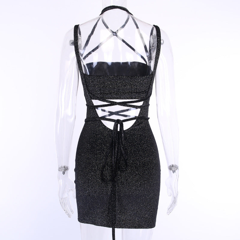 Vestitino corto glitterato con petto scoperto a fascia