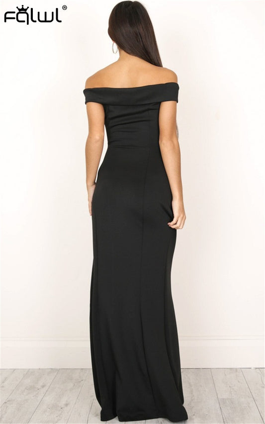 Abito lungo a spalla larga con spacco alto