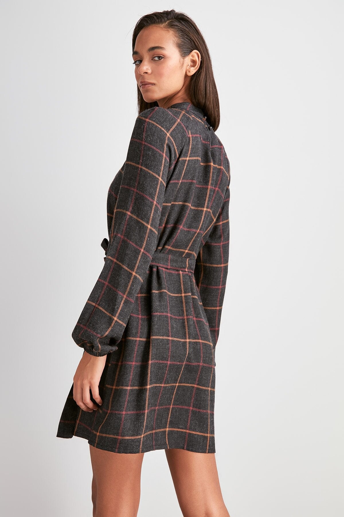 Vestito a Quadri con Collo Semi Alto