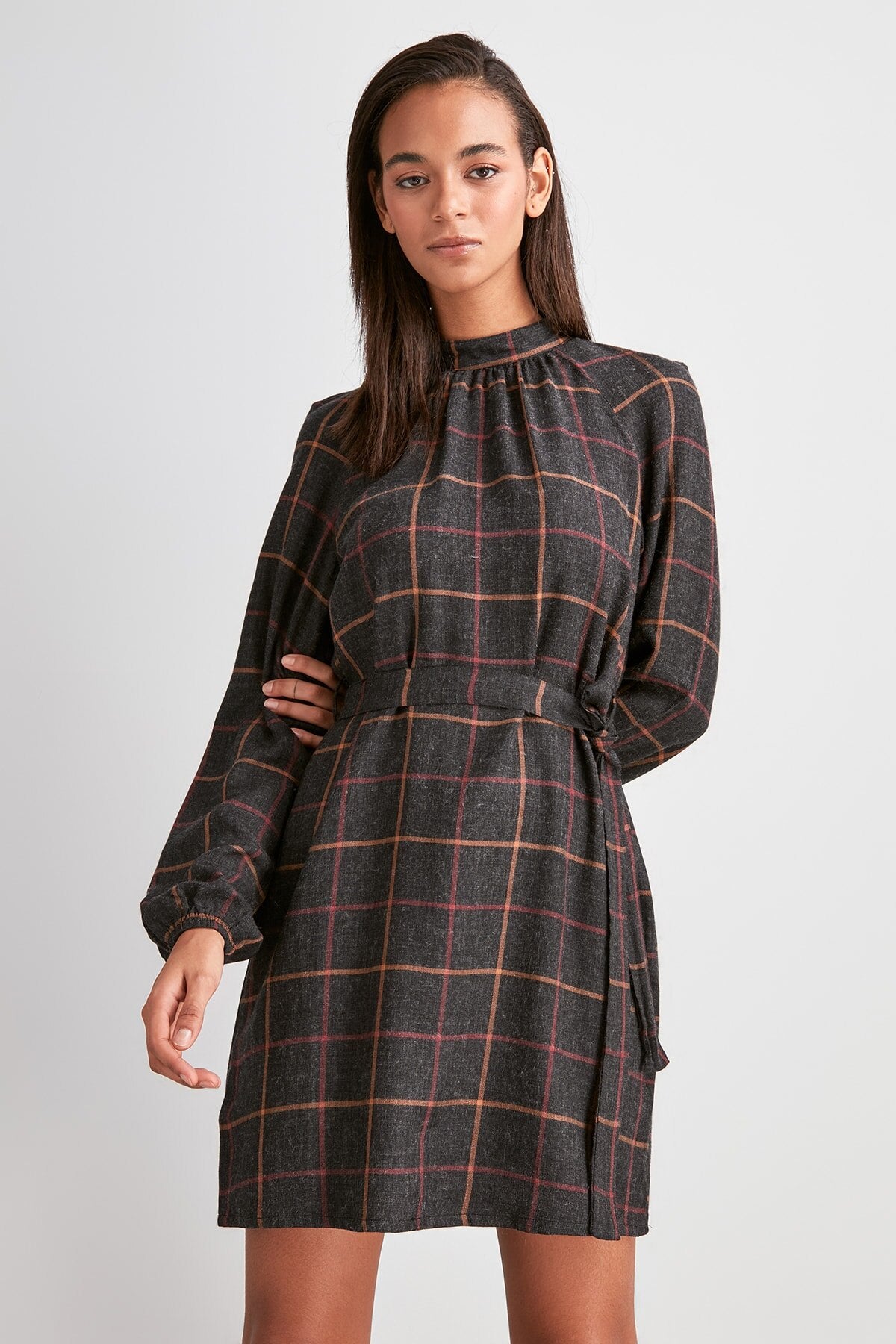 Vestito a Quadri con Collo Semi Alto