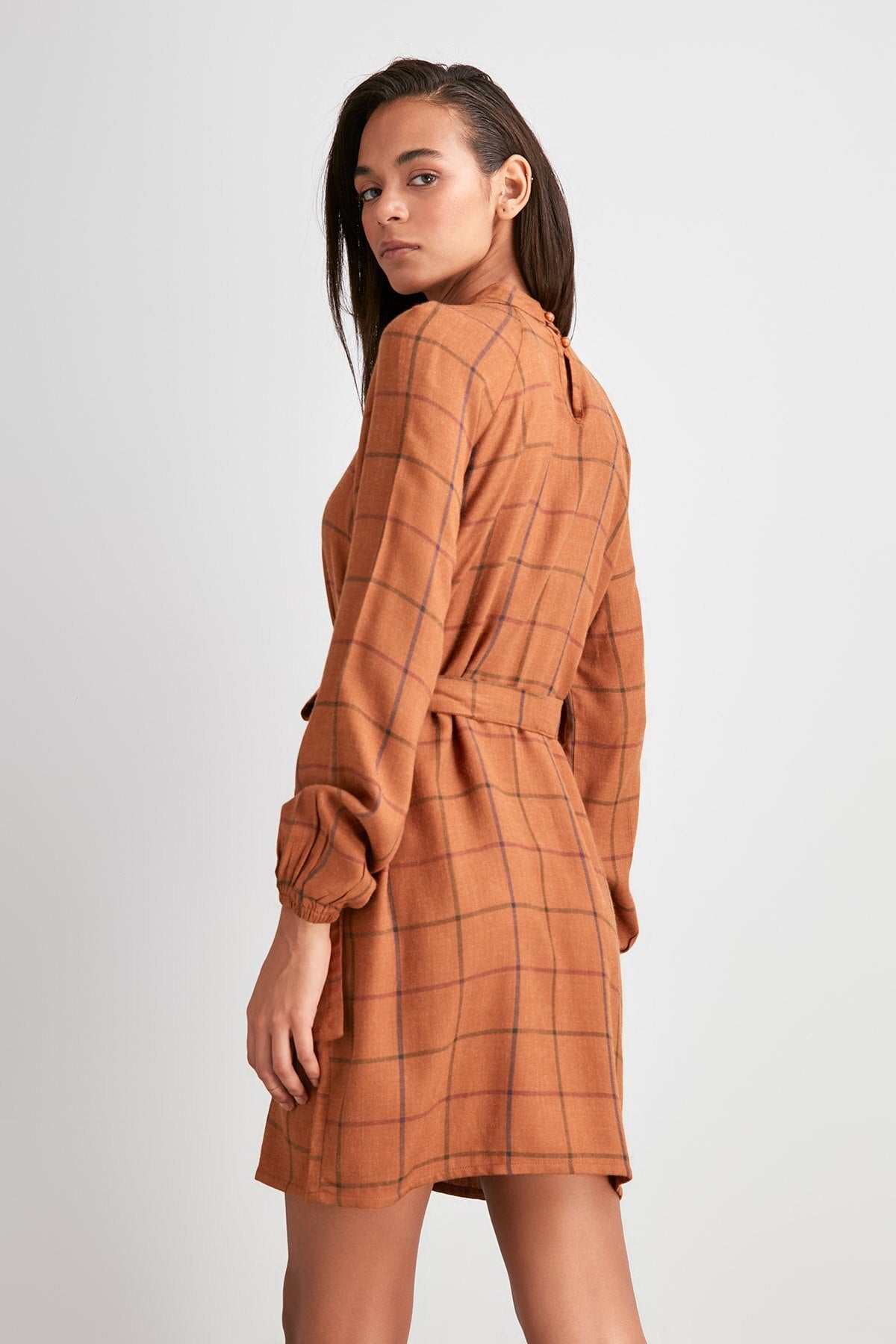 Vestito a Quadri con Collo Semi Alto