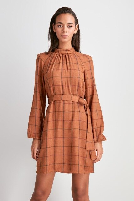 Vestito a Quadri con Collo Semi Alto