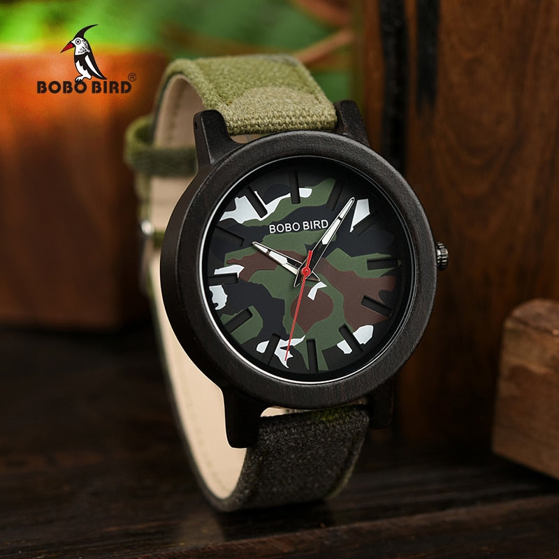 Orologio a sfondo camouflage con cinturino in stoffa