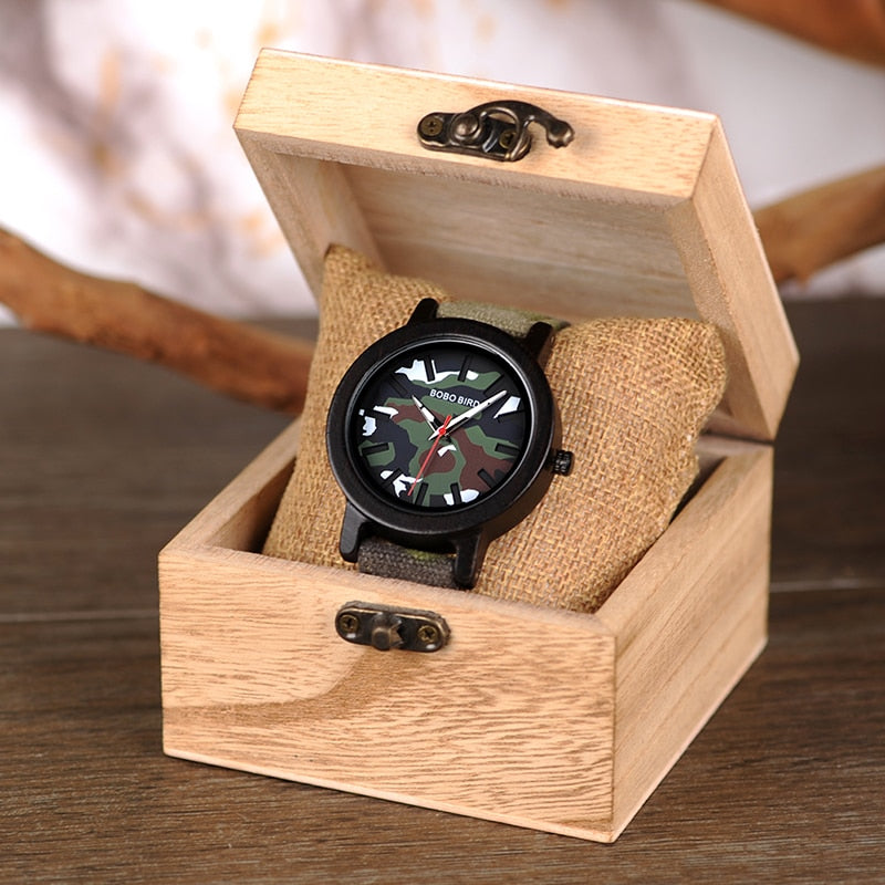Orologio a sfondo camouflage con cinturino in stoffa