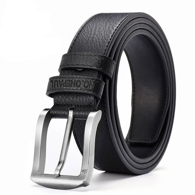 Cintura marrone elegante con chiusura ampia