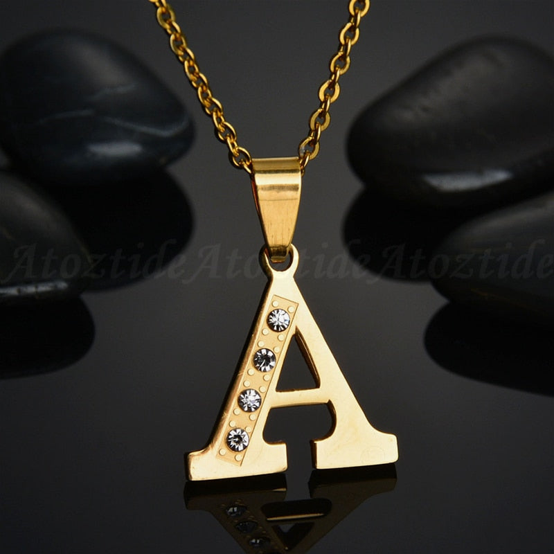 Collana con lettera dell'alfabeto