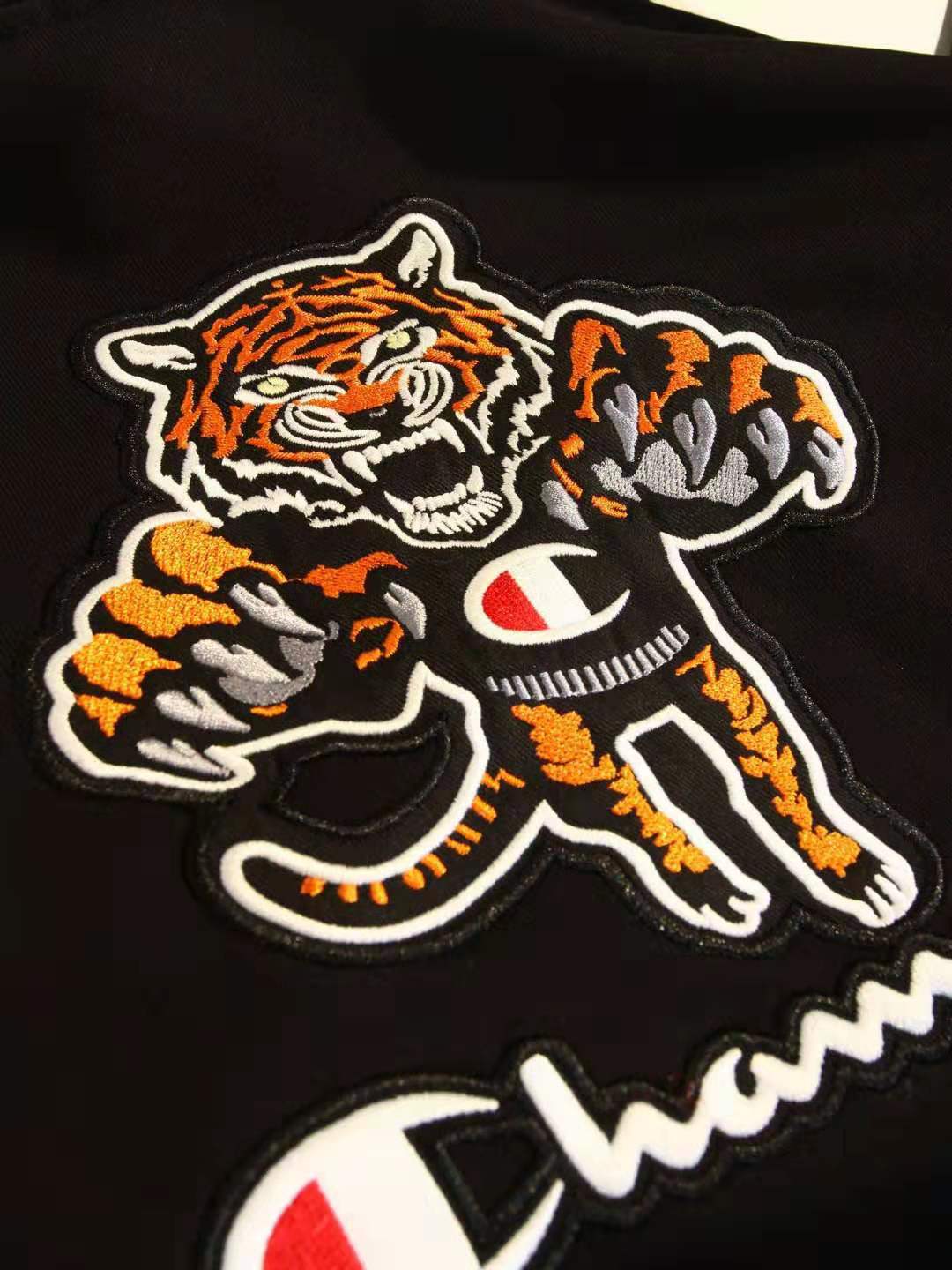 Maglione Champion Tigre sul petto