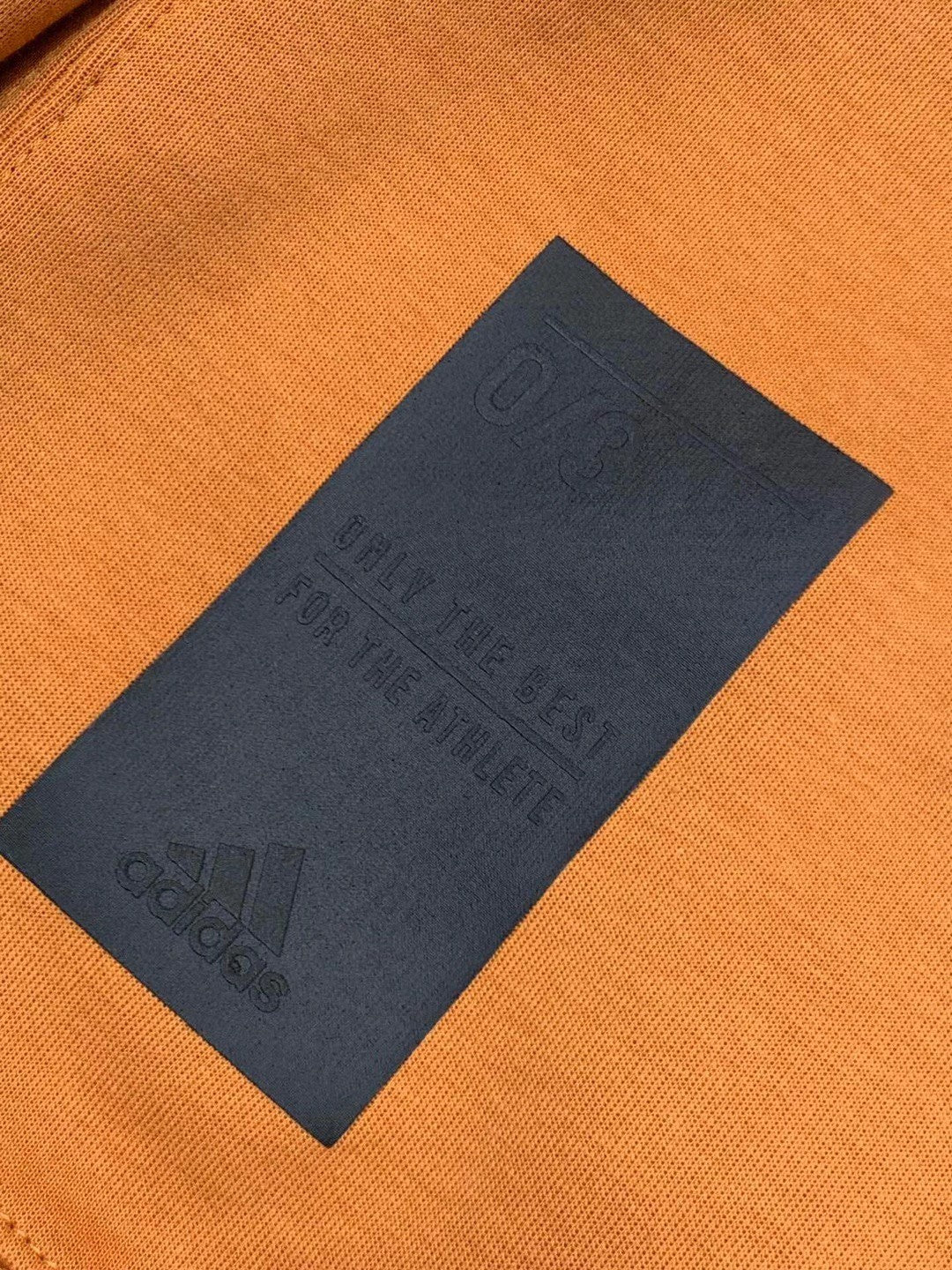 Maglione Adidas con Logo Centrale e Zip in Vita
