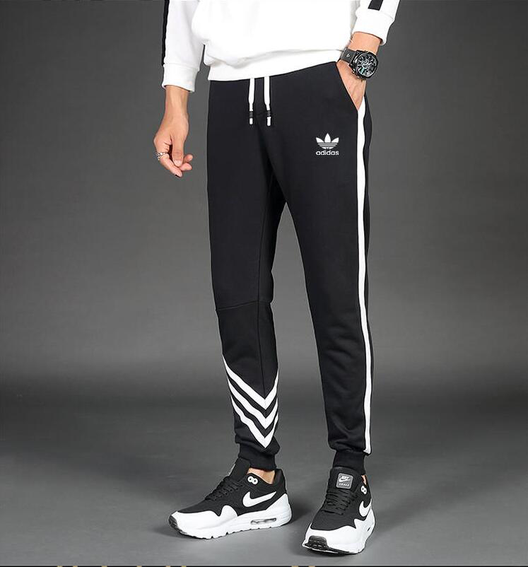 Pantalone Adidas con strisce diagonali