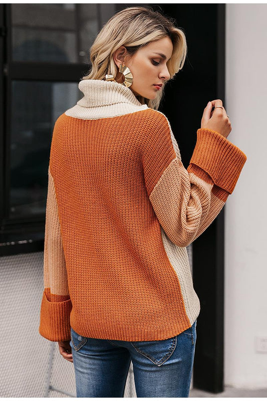 Maglione a lupetto largo sulle braccia