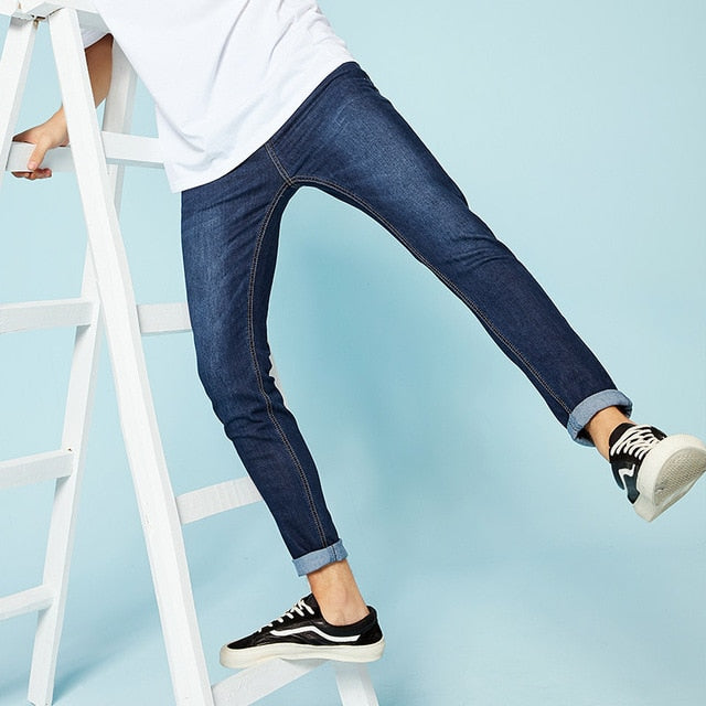 Jeans Slim Fit con risvoltino e chiusura a zip