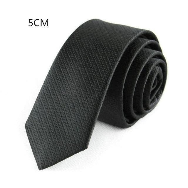 Cravatta nera sottile