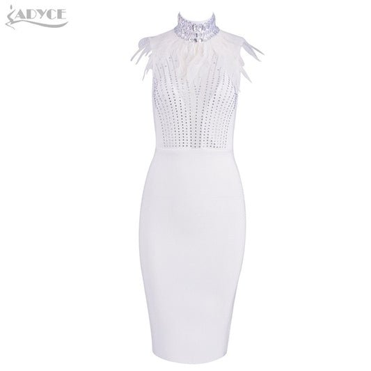 Vestito smanicato con effetto piumato e diamanti sul collo